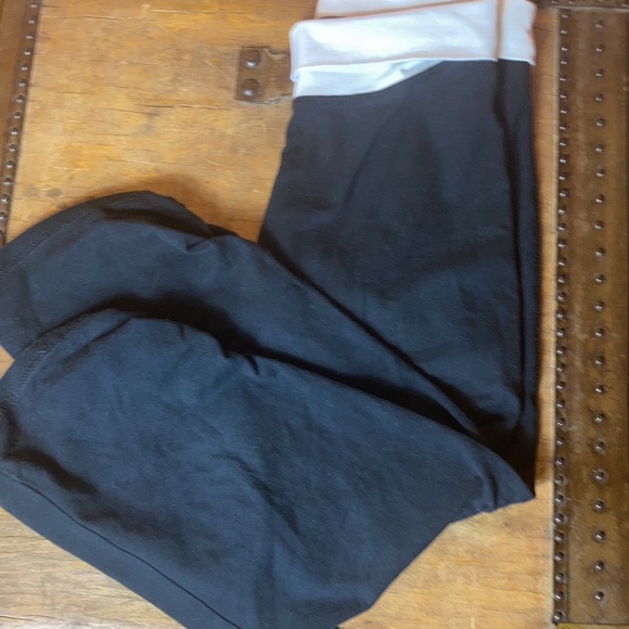 Patagonia black and white yoga pants - Picture 8 of 9